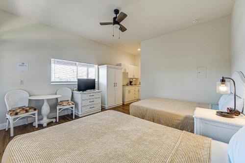 Naples Studio with Screened Patio and Resort Amenities