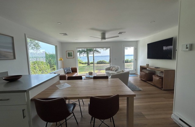 Narragansett Bay waterfront cottage with private beach access just renovated!