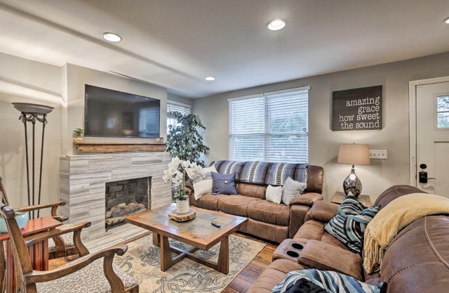 Nashville Home with Fire Pit and Yard, 3 Mi to Dwtn