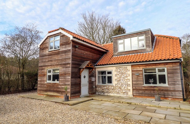 NATTERJACKS, pet friendly, with open fire in Syderstone