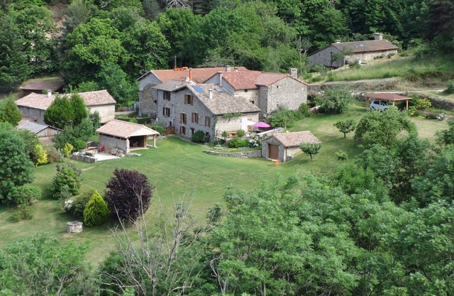 Nature break and hike in the green Ardèche.