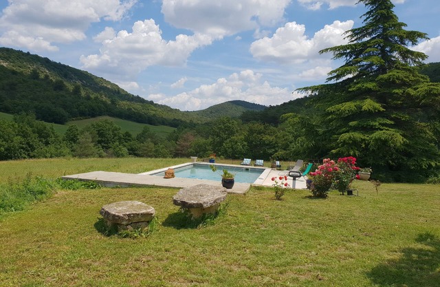 Nature gîte located in the Lubéron nature reserve.