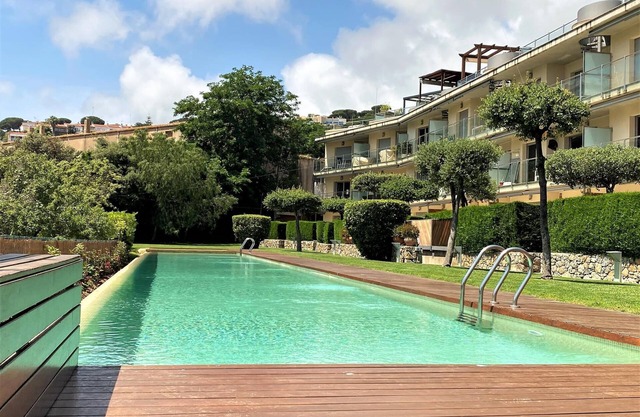 Nautilus apartment with community pool, wifi, air conditioning.
