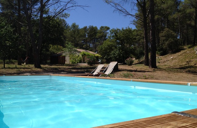Near Aix-en-provence, country house, with pool without vis-à-vis
