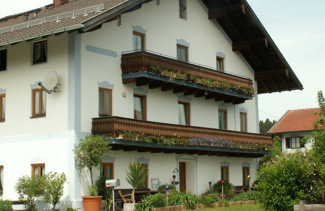 Near Chiemsee: Family-friendly vacation on the * farm, 2 bedrooms.