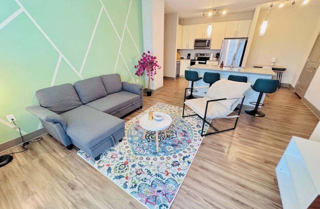 Near Disney, King Bed, Pet-Friendly Full Amenities