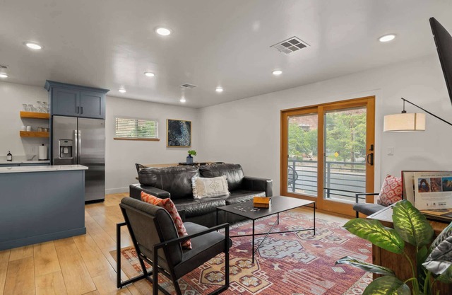 Near Downtown Stylish 2BR With Amazing Patio - 6