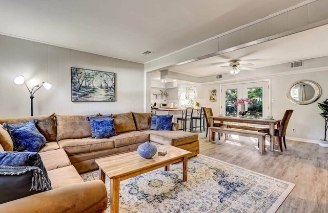 Near Downtown w/Pool! Oatland Island Escape