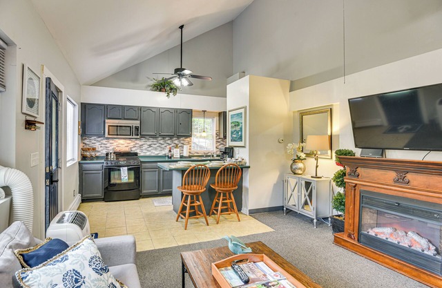 Near Golf & Beaches: East Greenwich Cottage!