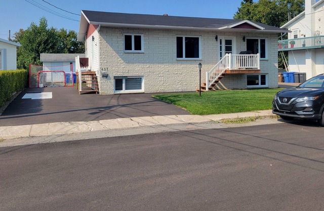 Near Lac-St-Jean 5 minutes away.