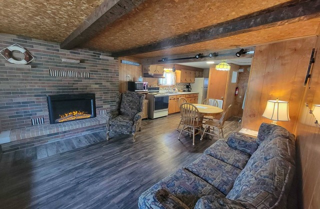 Near Munising and close to Pictured Rocks, Lake Superior, Casino and More!