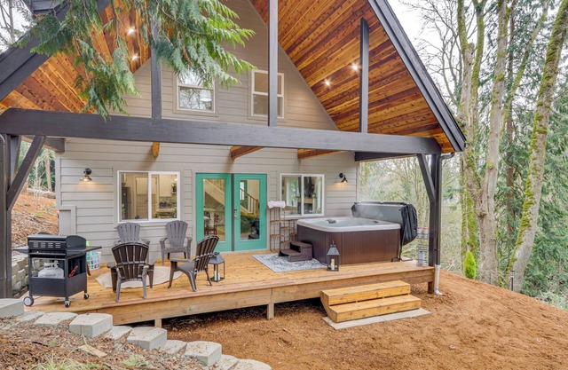 Near Rivers & Boating: Home w/Hot Tub in Longview