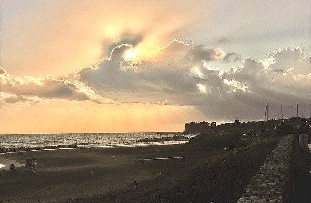 Near Rome, in the Marina locality, cottage distant 200 meters from the sea.