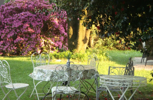 near the lake, in a villa with a spacious garden apartment with 3 rooms 90 sqm