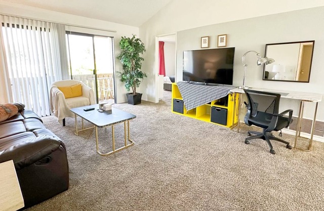 Near to Disneyland 20 minutes 2 bedrooms &2 bath apt