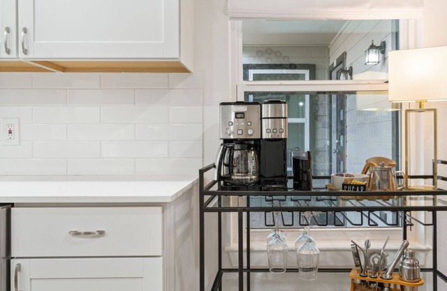 Near UT, Dining, Bars│Dog-Friendly in Brentwood w/Parking│Just Remodeled!