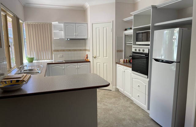 Nedlands Villa - near Kings Park, UWA, Hospitals, Blue Boat House