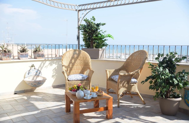Neptune holiday home, penthouse and penthouse in the sea view village near beaches