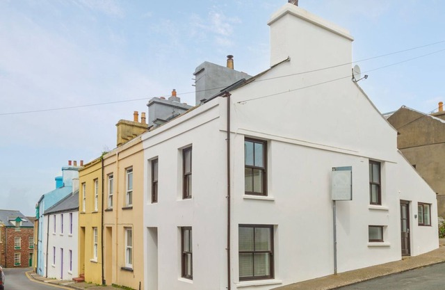 Nestled away in the seaside town of Peel is Beach's Reach, located around the corner from the beach