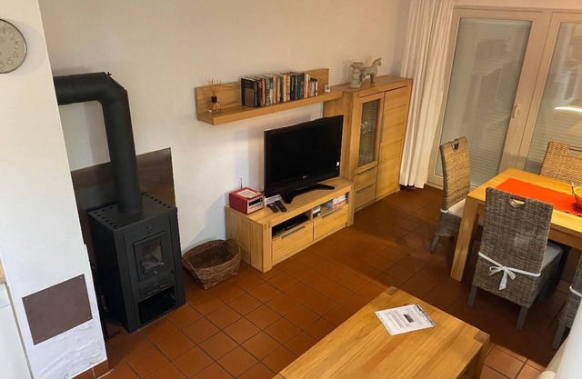 Neu ausgestatteter Ferienbungalow mit Kaminofen, Garten & Smoke-Grill