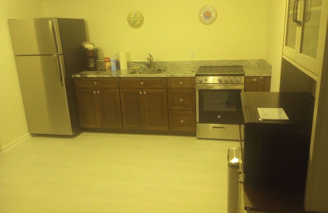 New 2 bedroom apartment. Quiet setting, Just bring your suitcase and enjoy.