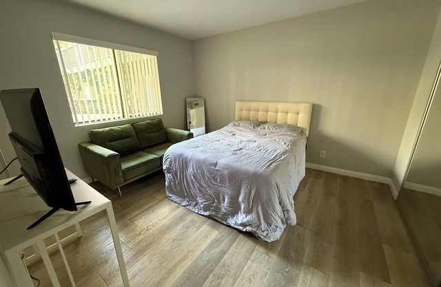 New 2-bedroom apartment in charming Burbank Empire Center with WiFi, AC