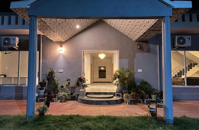 New 3bhk Farmhouse with Pool n V.big hall 4 parties