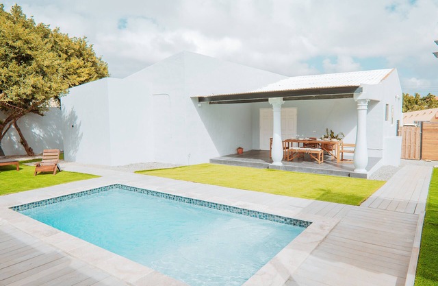 New 6 min from the beach 3BR 2BA House - Family sizes with Pool
