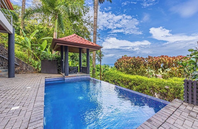 New!-All Suite House & Killer Views. On-site Staff-Gated Community-Paved Road