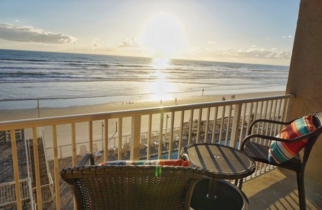 NEW! Amazing Ocean Front Studio in Daytona Beach!