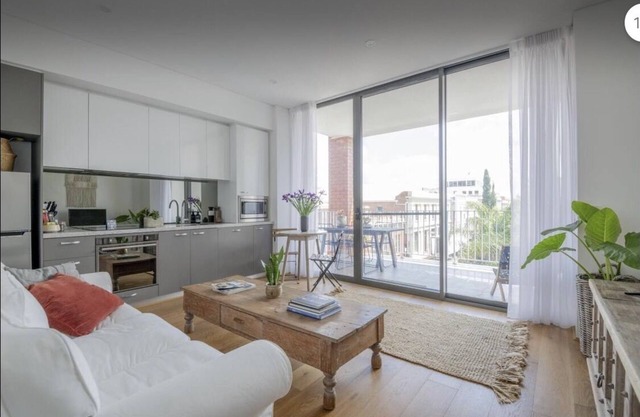 New apartment in the historic West End close to cafes bars and restaurants.