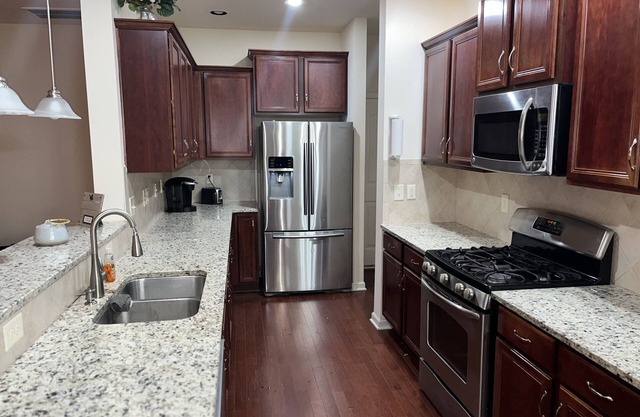 NEW! Beautiful Spacious Cozy 4bd 2.5br