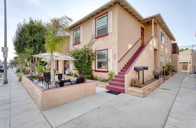 New Belmont Shore Retreat with free Parking Walk to Beaches