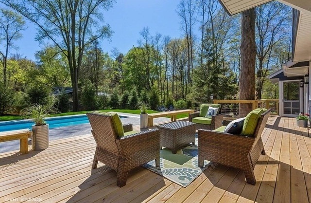 New Buffalo Beauty With Private Heated Pool!