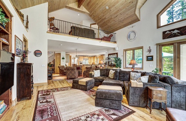 NEW Cedar Lodge on Peak 8, Nordic Trails and Epic VIews!