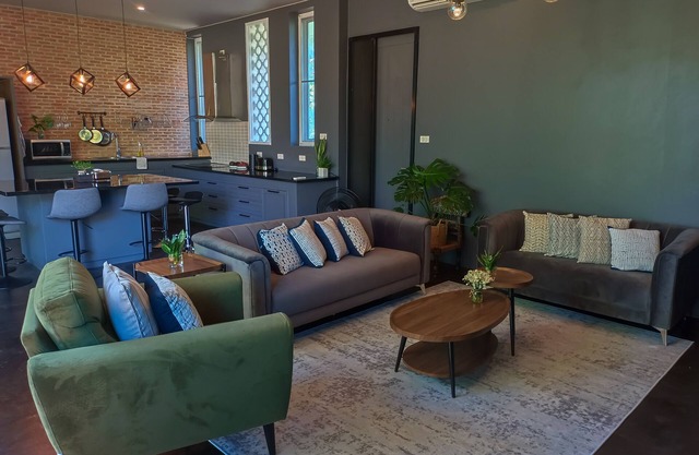 New Chapter House, 3-bedroom with big balcony, 1.5 KM to Pai town
