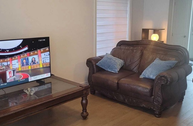 *NEW*Cozy Retreat Near 403