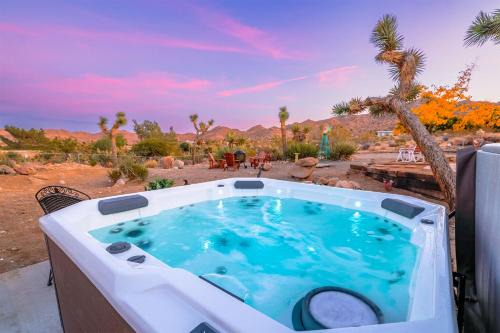 New: Dome, Hot Tub, Game Room, 5 min to park