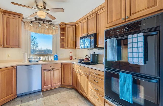 NEW- Family Friendly Ranch Home Near Nashville! (TA)
