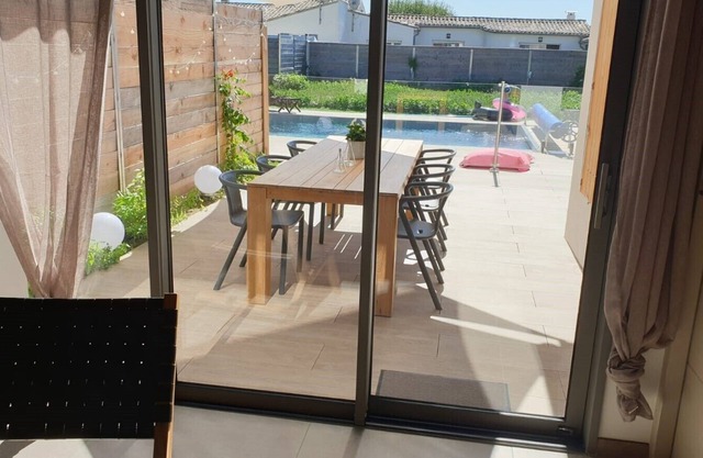 New luxury villa opening onto garden and heated pool 150m from the coast