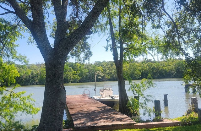 New Guest House on Bayou w/Hot tub & Spectacular view