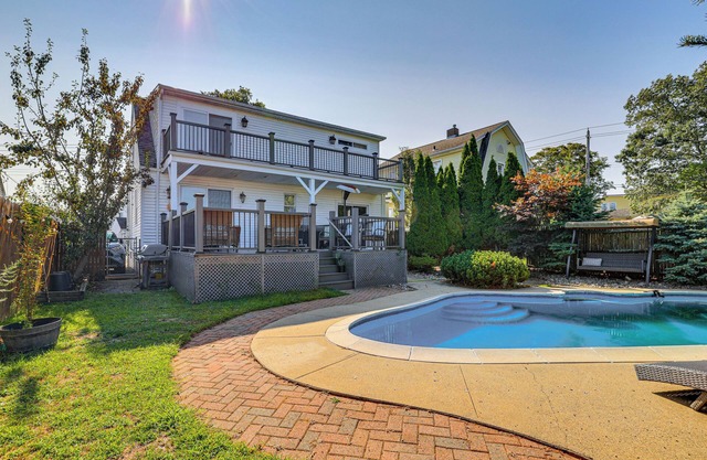 New Haven Gem w/Private Pool, Walk to Beach!