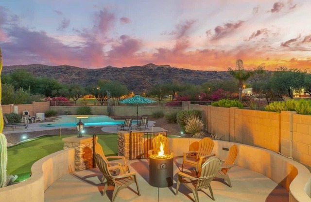 *NEW* Heated Pool & Hot Tub Cozy Phoenix 4BR Oasis