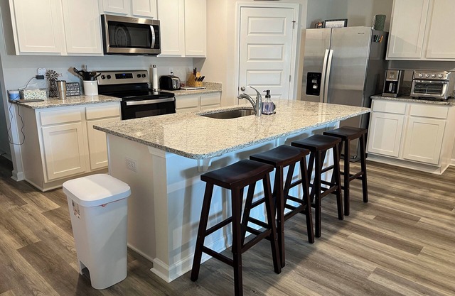 New home 4 bed 2 bath fully furnished. 16 miles from beach .