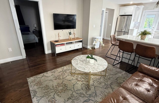 New HOME 4 Br 25 min to NYC & 10 min to EWR