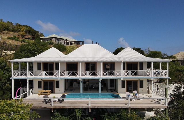 New House with Amazing Views & Pool!