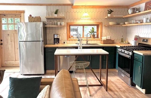 NEW - Lakefront Loft - 2 min from ORV Trails!