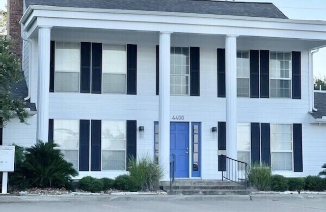 New Listing-7 bedroom 6 bath, sleeps 28-30 @Texas A&M Northgate!