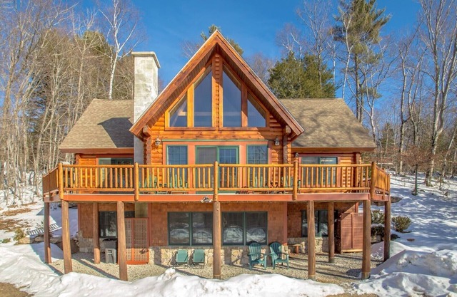 New listing - Beautiful Spacious Custom Log Cabin.