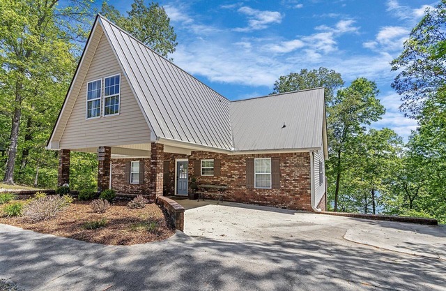 NEW LISTING Beautiful Lake Front Home on Smith Lake. Year Round Water!